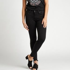 Silver Jeans Avery Skinny High Rise Curvy Black Jean Size 31/27